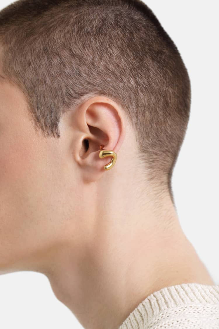c-shaped organic earcuff in gold - Image 2