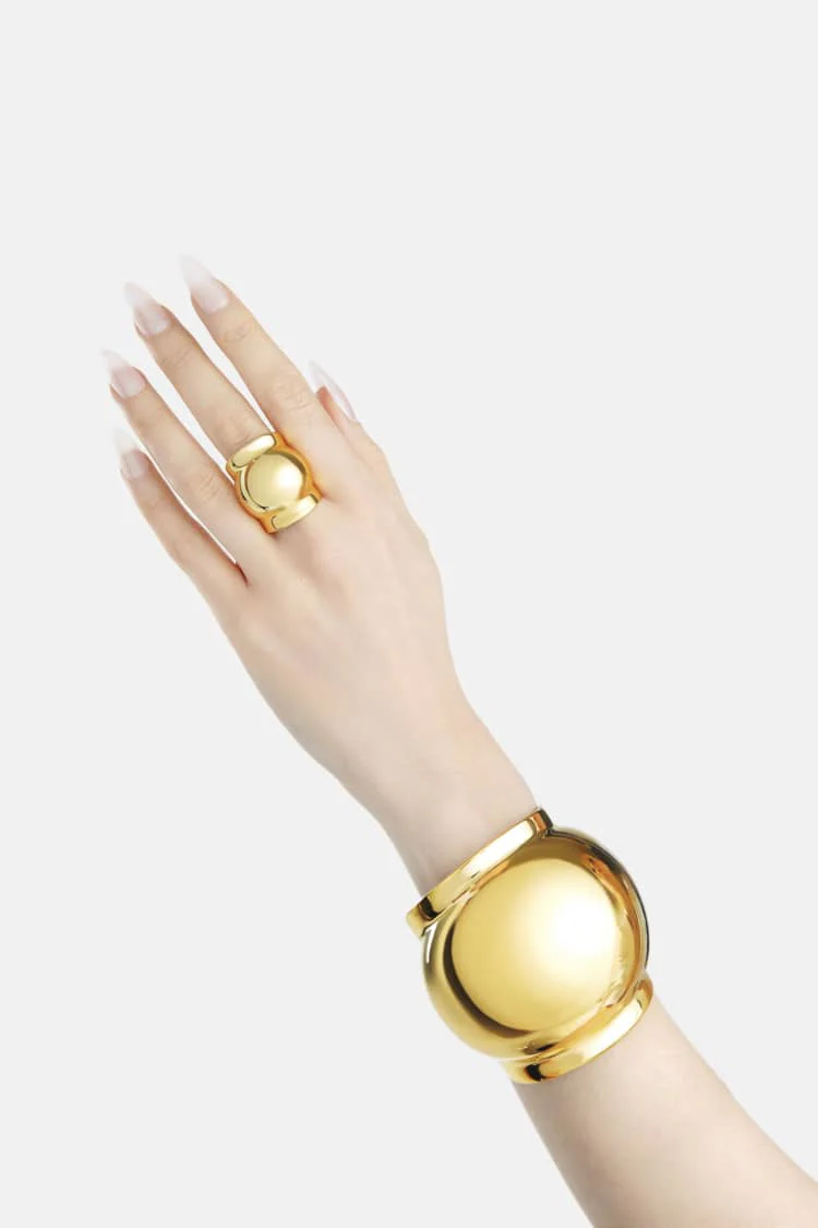 Casa Batlló ball bangle in gold - Image 3