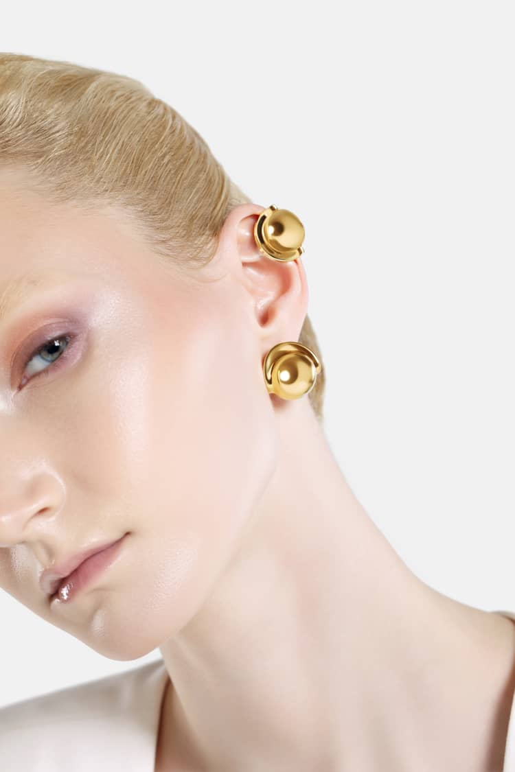 Casa Batlló ball earcuff in gold - Image 4