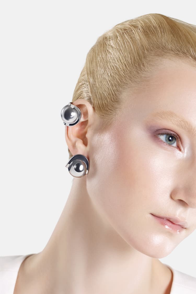 Casa Batlló ball earcuff in silver - Image 4