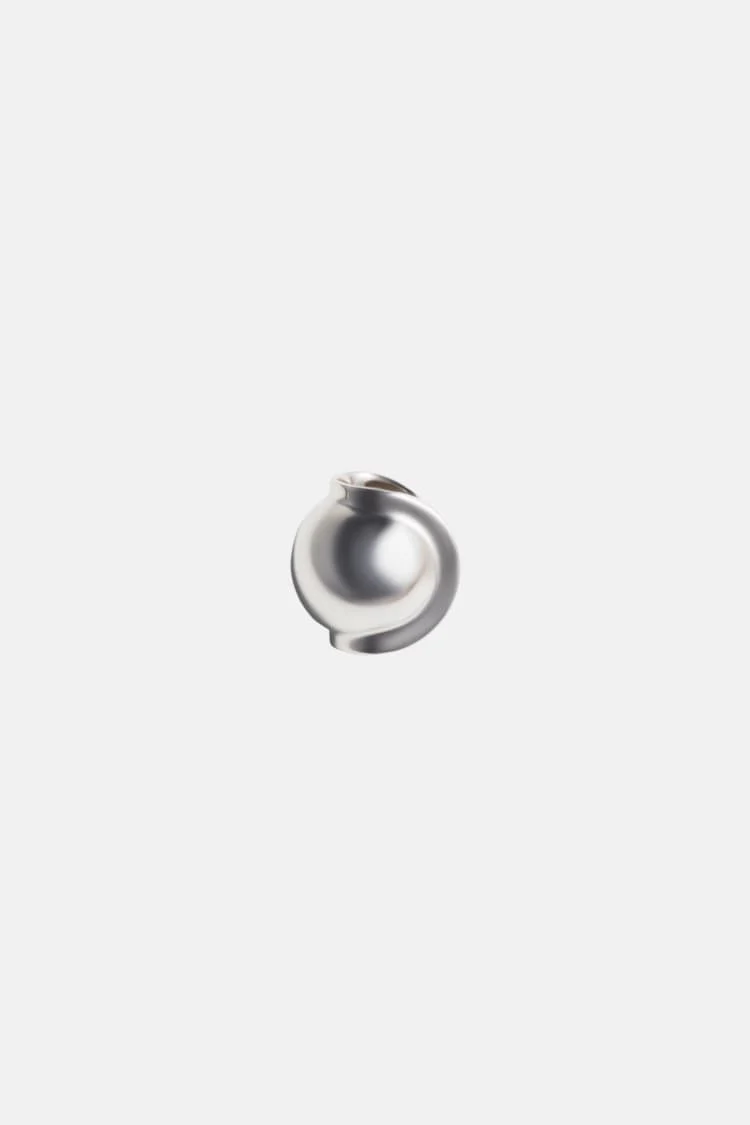 Casa Batlló ball earcuff in silver - Image 5