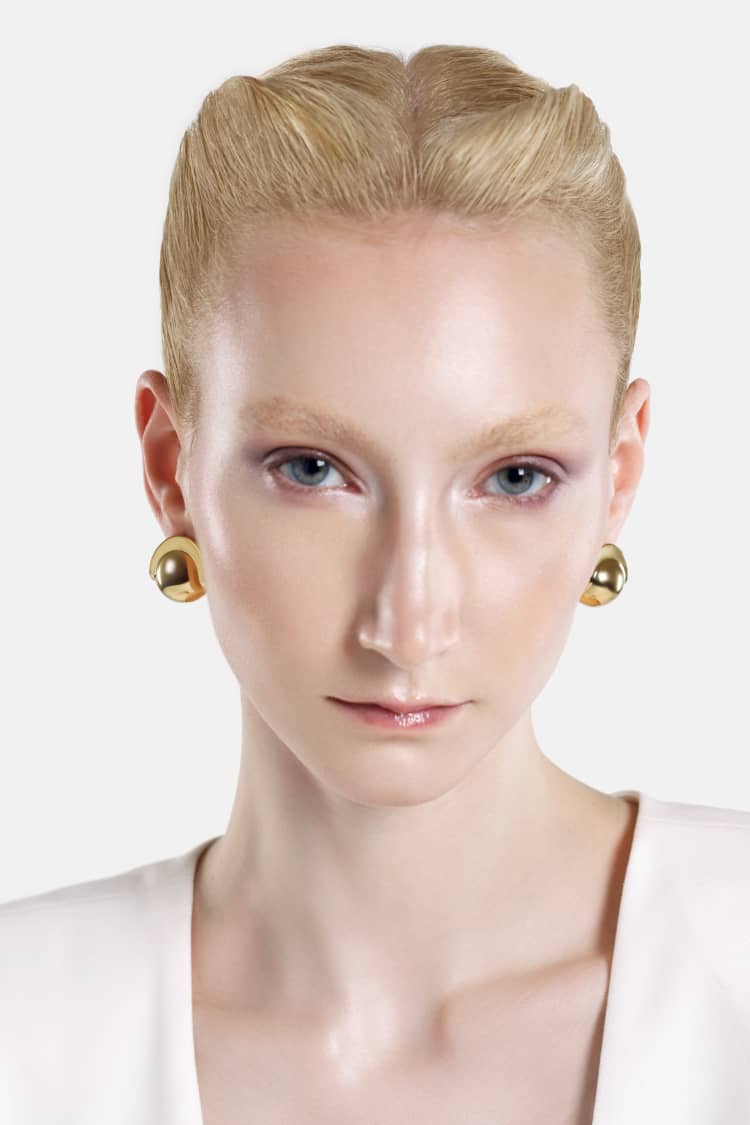 Casa Batlló ball earrings in gold - Image 2