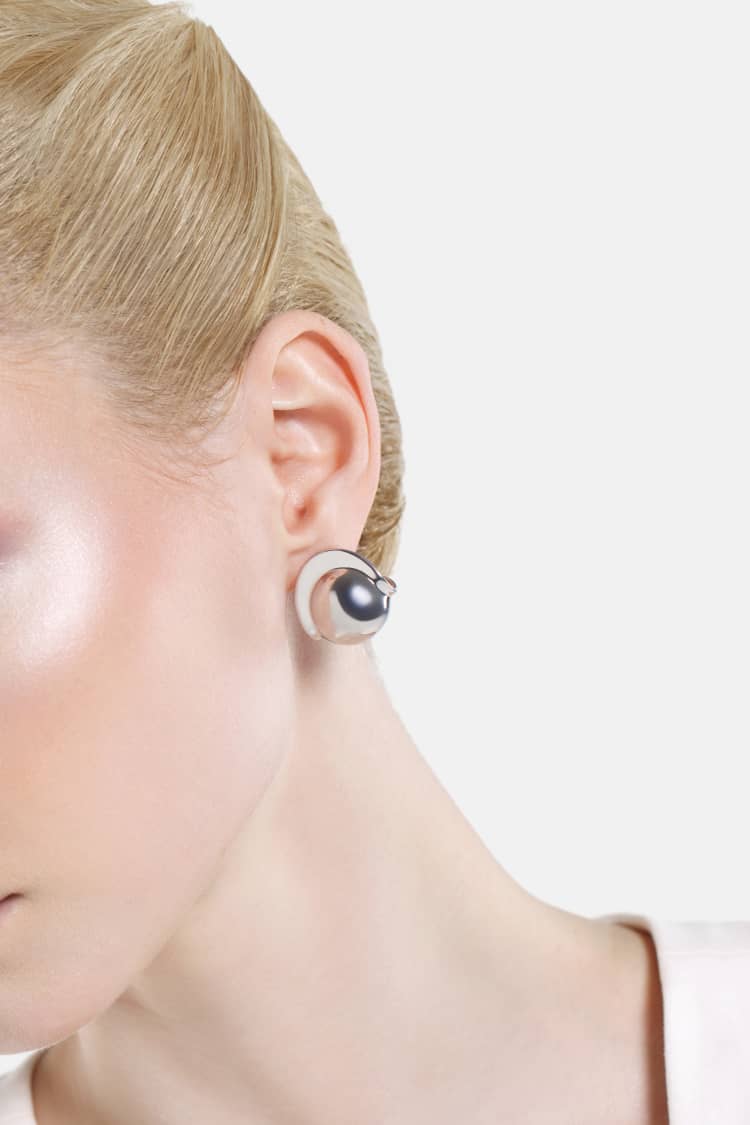 Casa Batlló ball earrings in silver - Image 2