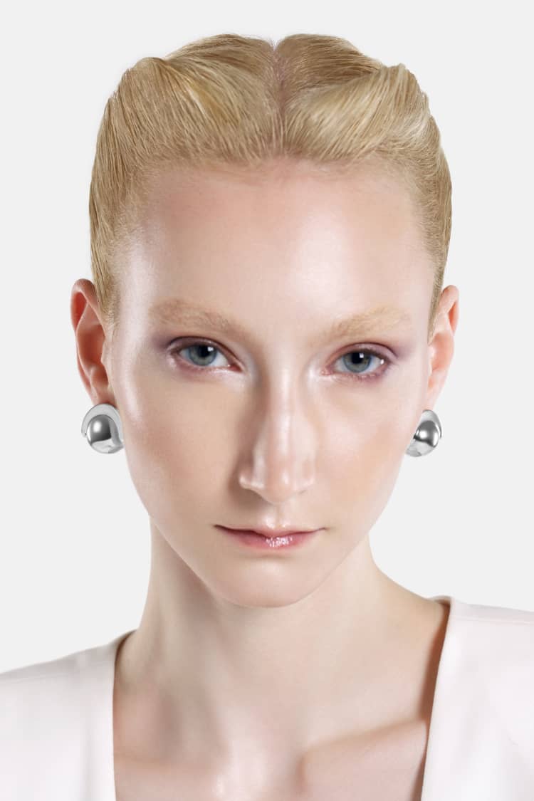 Casa Batlló ball earrings in silver - Image 3