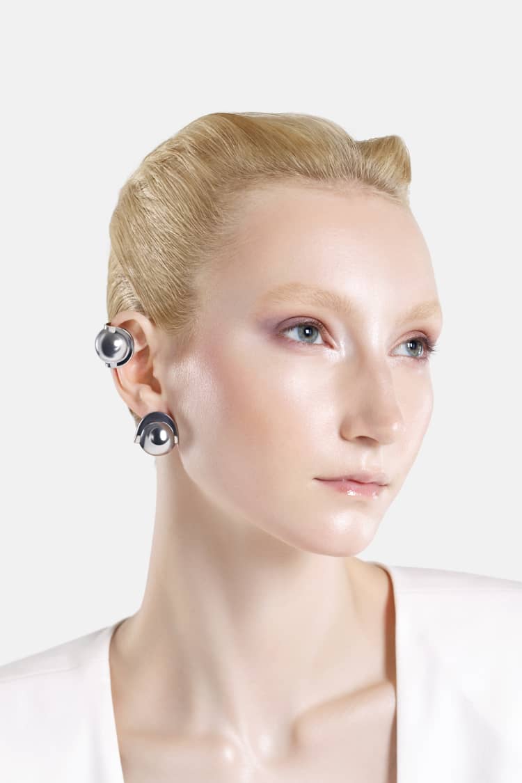 Casa Batlló ball earrings in silver - Image 4