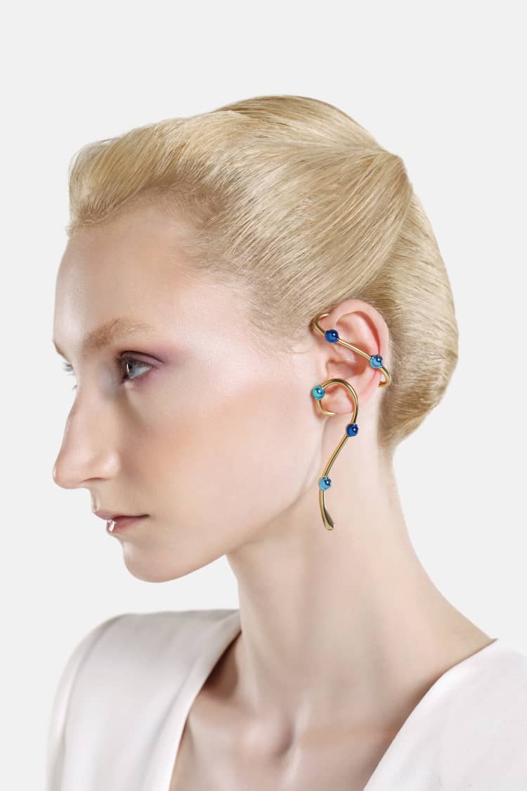 Casa Batlló dangle earcuff in gold - Image 3