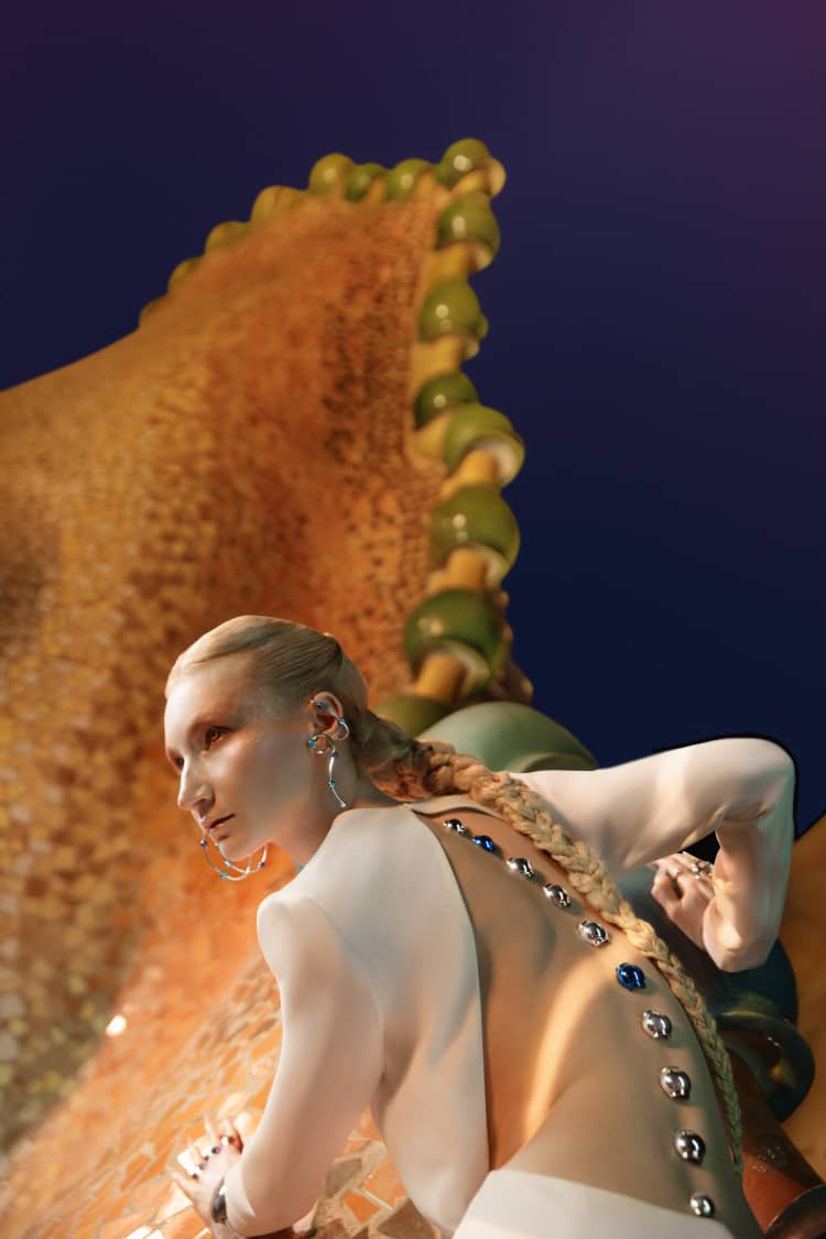 Casa Batlló dangle earcuff in silver - Image 4