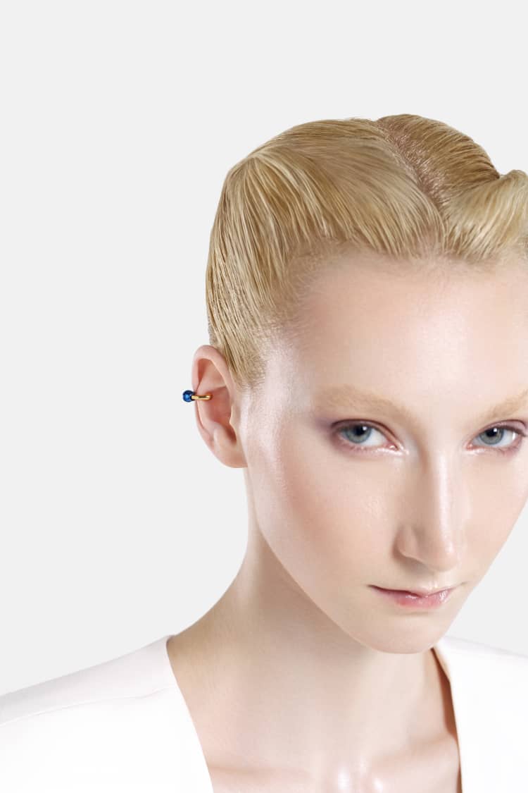 Casa Batlló huggie earcuff in gold and blue - Image 3