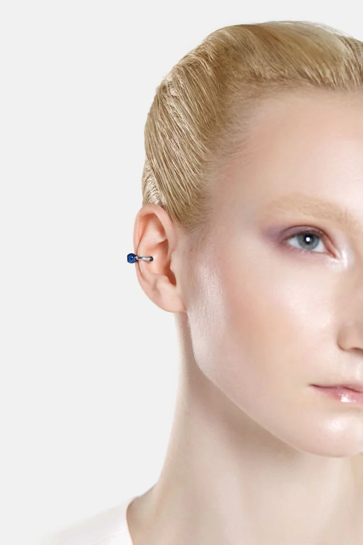 Casa Batlló huggie earcuff in silver and blue - Image 2