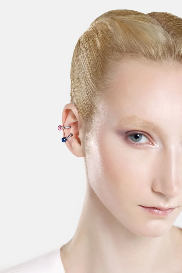 Casa Batlló huggie earcuff in silver and blue - Image 3