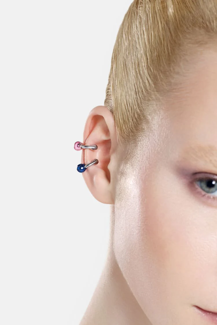 Casa Batlló huggie earcuff in silver and rose - Image 4