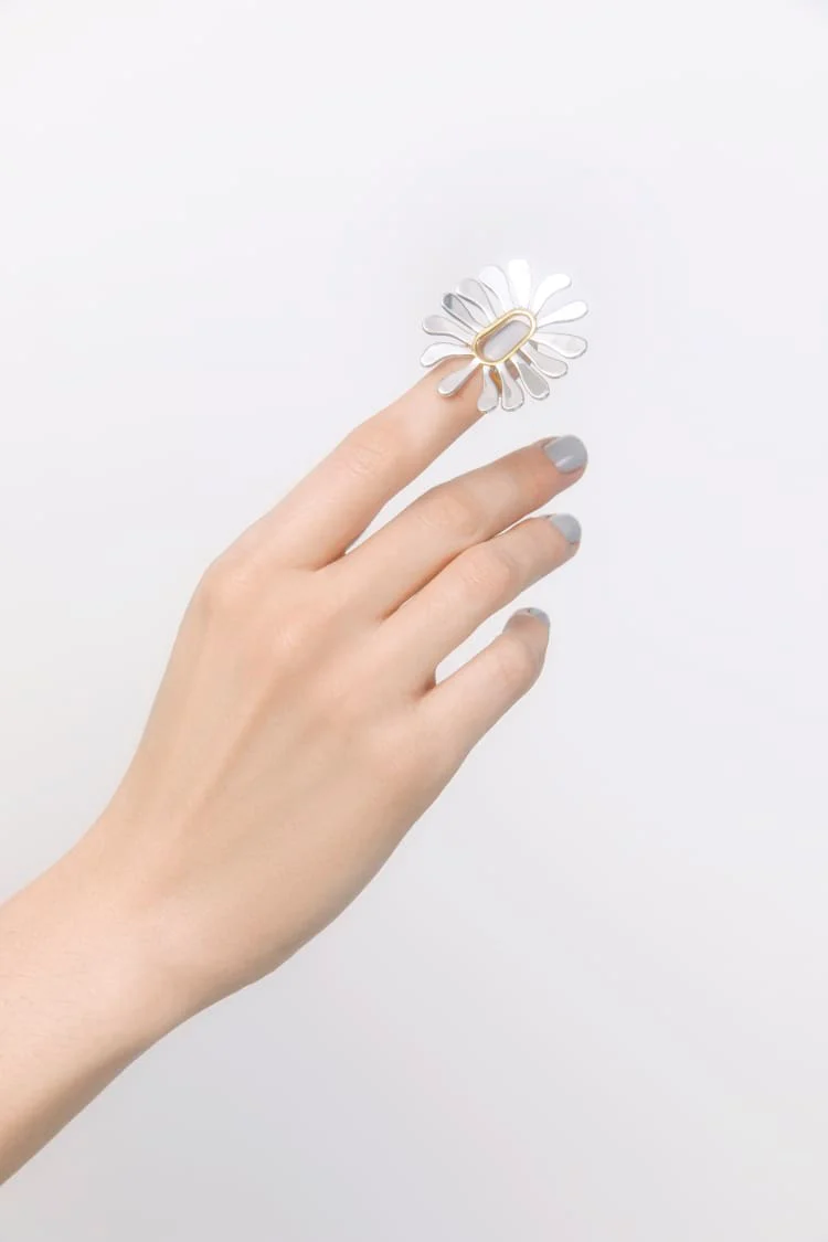 Daisy Nail Ring - Image 3