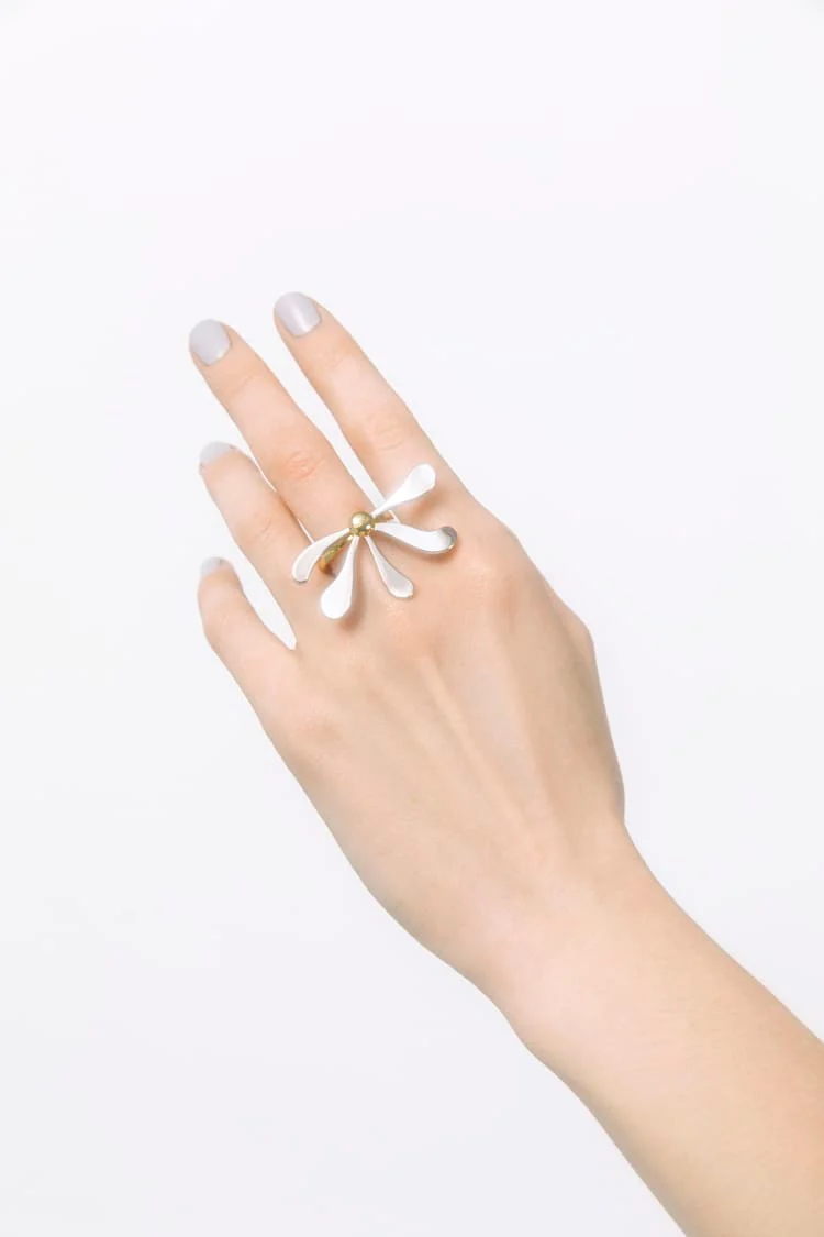Gold Floral Ring with Daisy Petals - Image 5