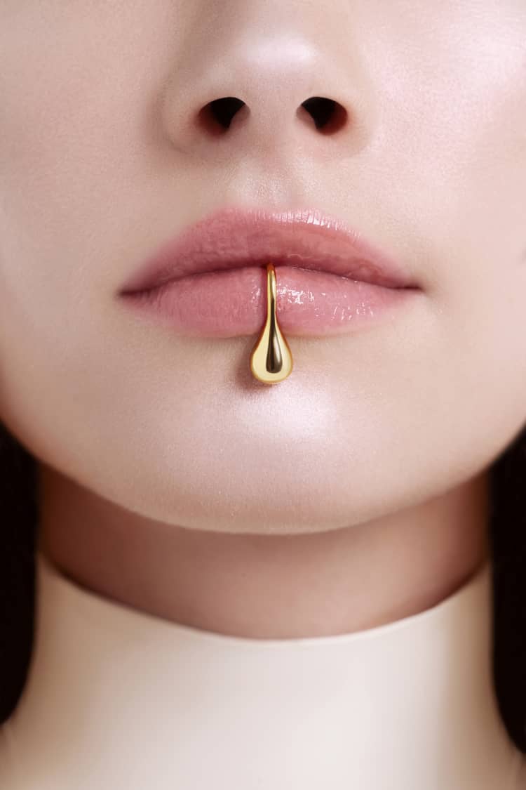 Drop Fake Lip Cuff - gold
