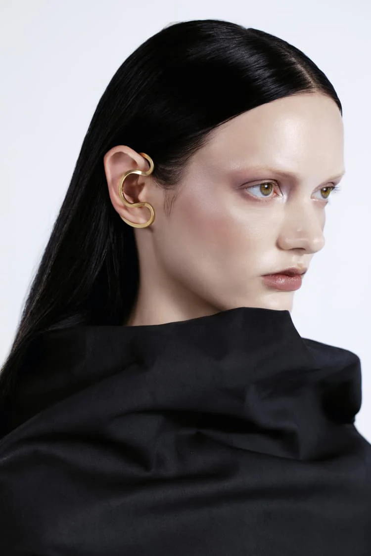 Gold ear cuff around the ear - Image 2