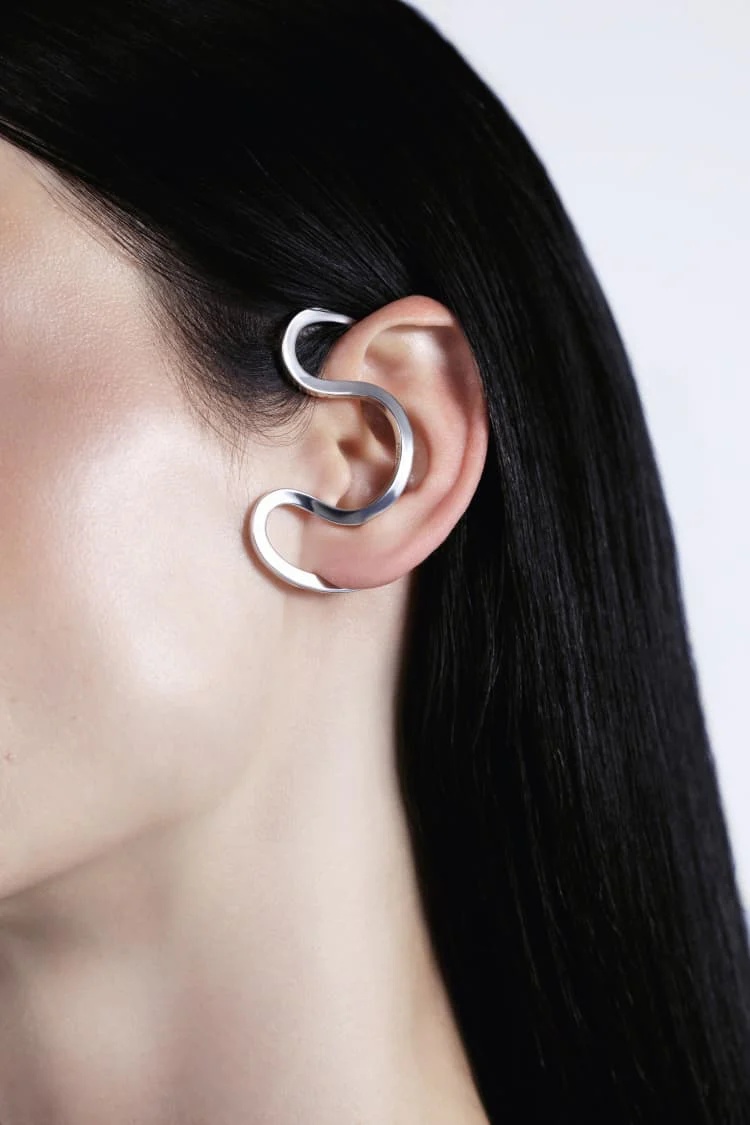 Silver ear cuff around the ear - Image 2