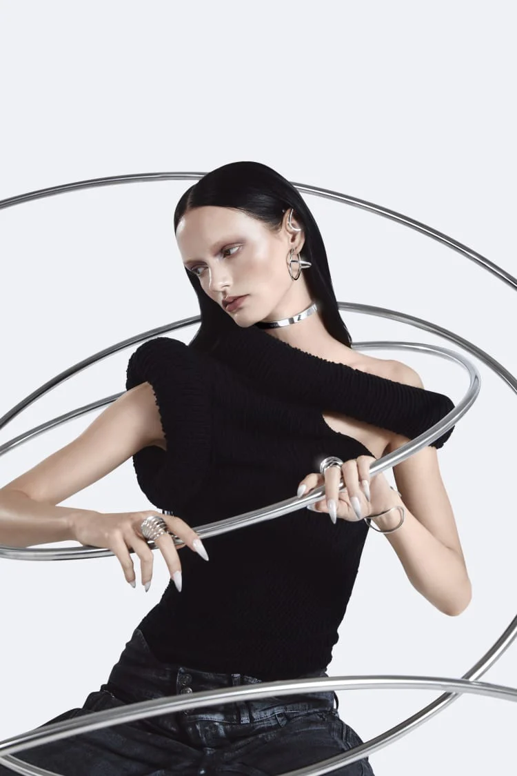 Silver Hoop Semi Cercle Earrings - Image 4