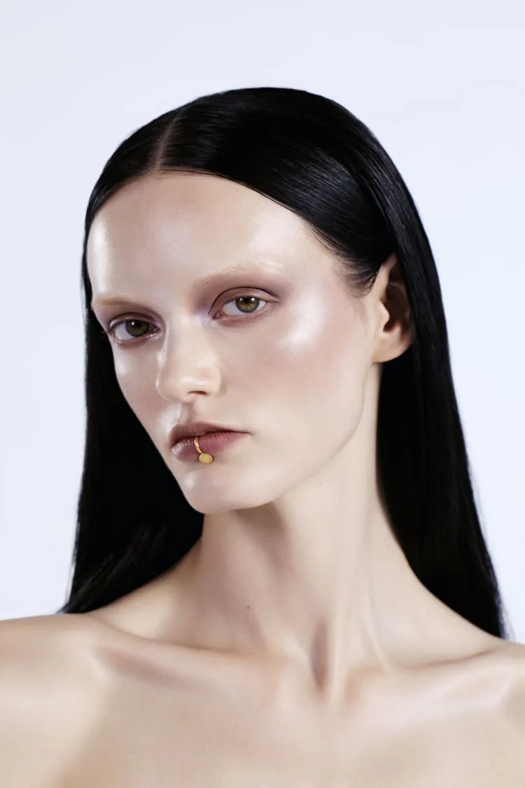Gold Lip Cuff Jewelry - Image 3