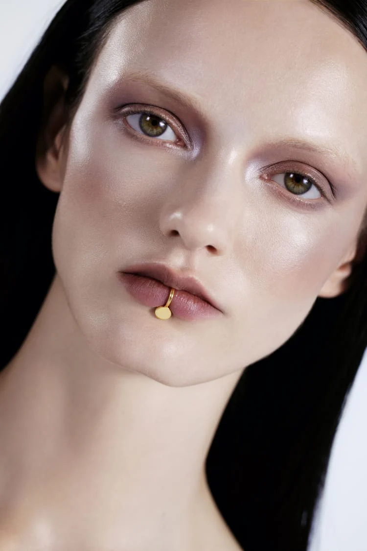 Gold Lip Cuff Jewelry - Image 5