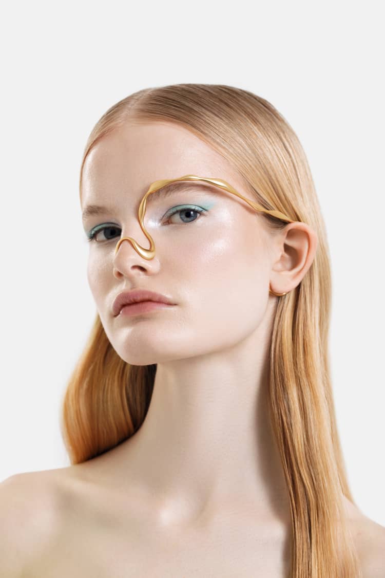 organic-shaped face jewelry in gold - Image 2