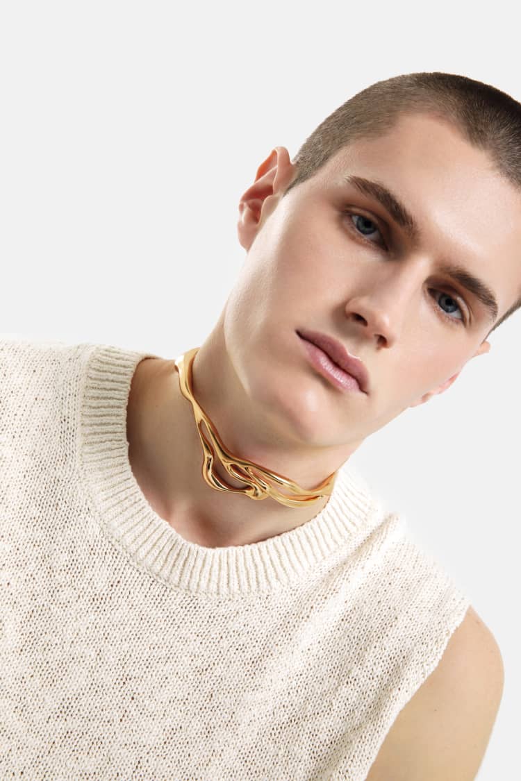 organic-shaped necklace in gold - Image 3