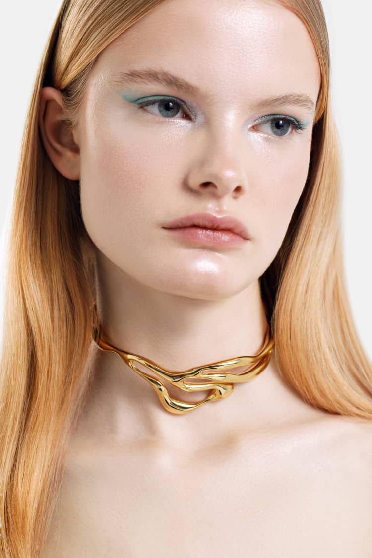 organic-shaped necklace in gold - Image 4