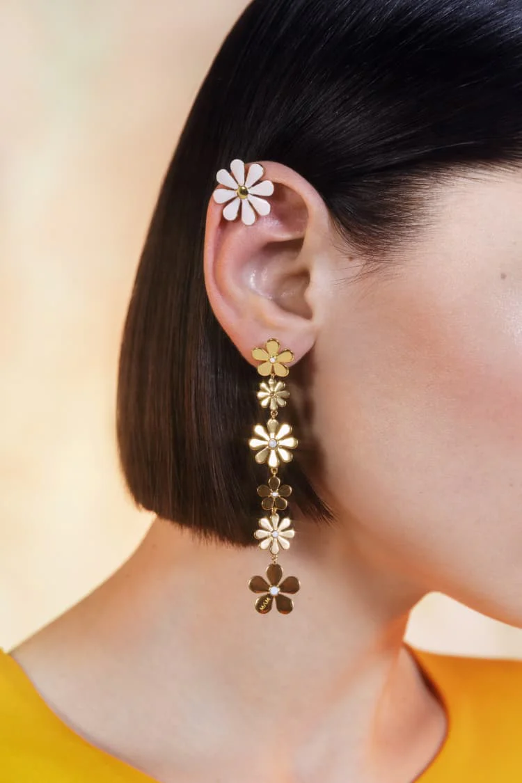 Gold and White Short Daisy Earring - Image 5