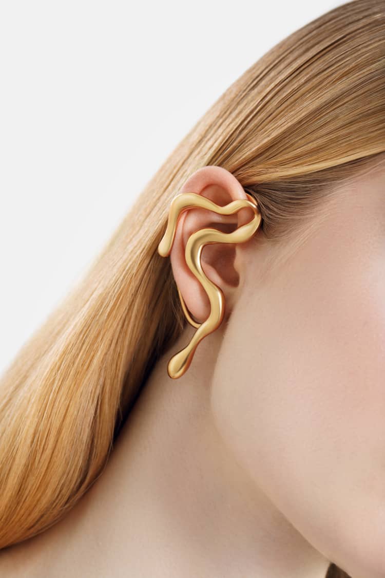 undulating earcuff in gold - Image 2